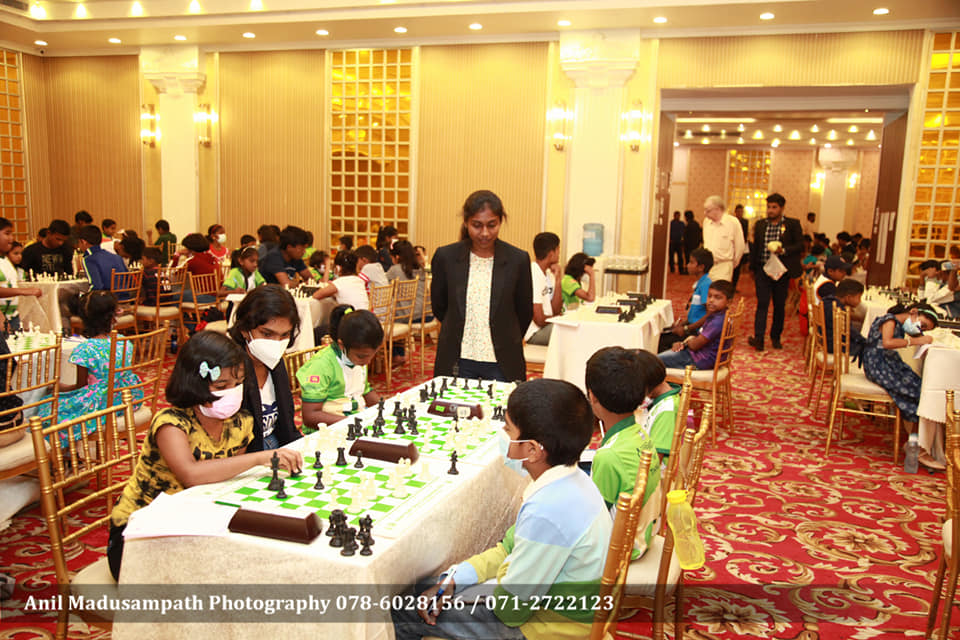 Players competing at a past Queenstar Open in a banquet hall